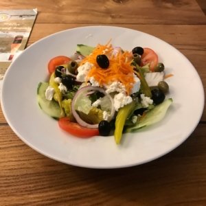Restaurant-Wedel-Mühlenstein-Burger-Pizza-Brunch-Greek Salad