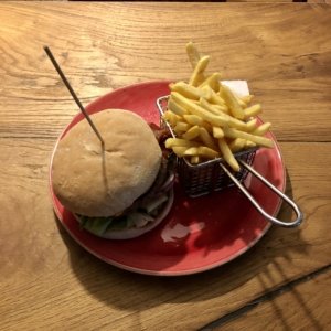 Restaurant-Wedel-Mühlenstein-Burger-Pizza-Brunch-Black Angus Burger